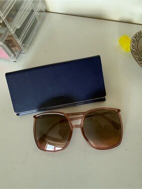 Fendi Women’s pink Gradient Square Sunglasses